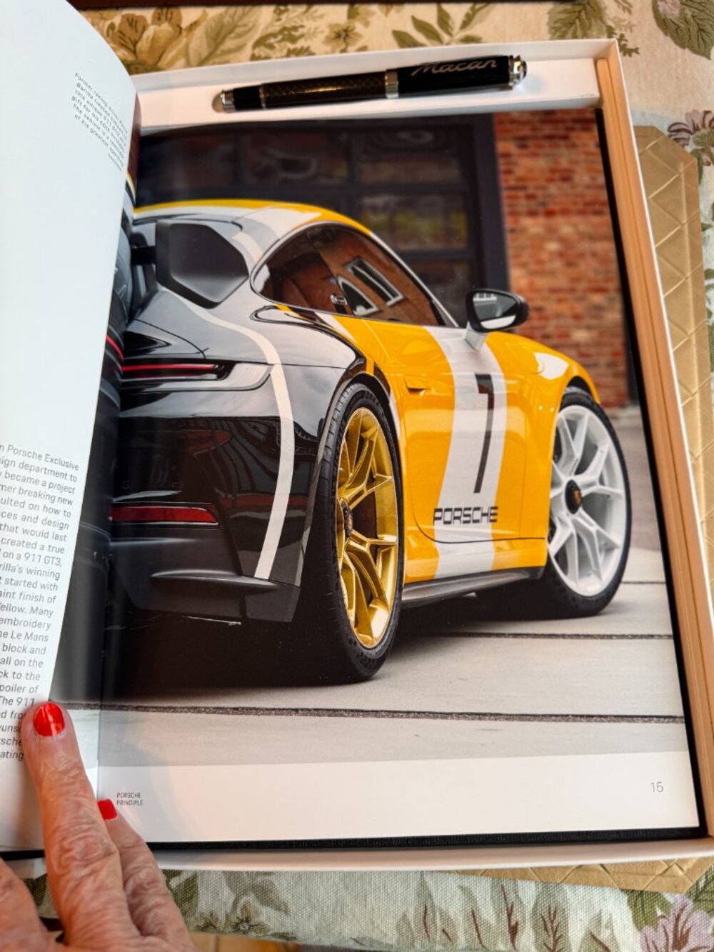 Porsche Macan 2026 New Owner Welcome Kit with Portfolio Book & Matching Pen New - Picture 9 of 10